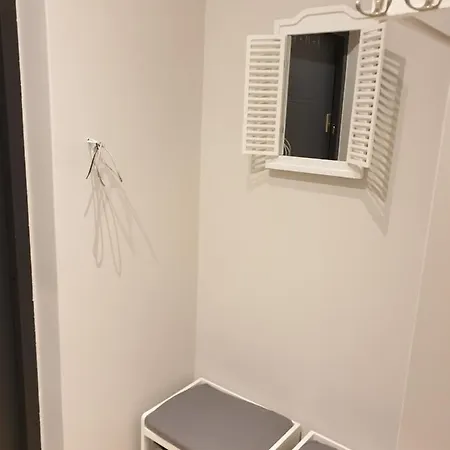 Apartament W Zieleni Do Wynajecia Blisko Jeziora Шрода-Вєлькопольска Екстер'єр фото