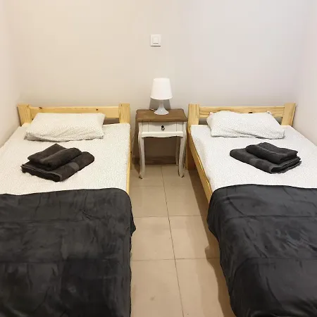 Apartament W Zieleni Do Wynajecia Blisko Jeziora Шрода-Вєлькопольска Екстер'єр фото