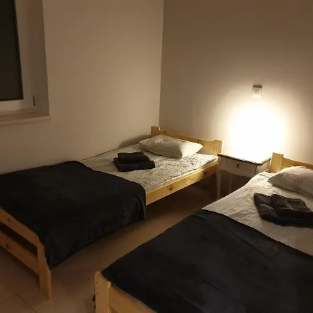 Apartament W Zieleni Do Wynajecia Blisko Jeziora Шрода-Вєлькопольска Екстер'єр фото