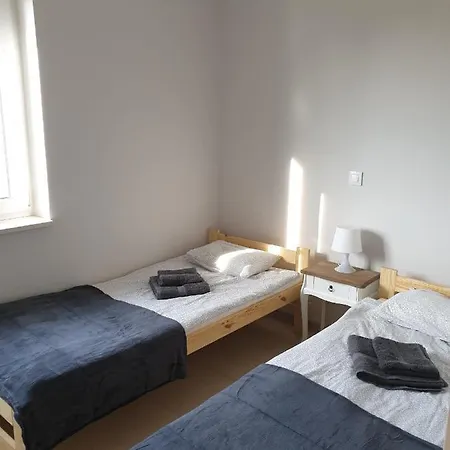 Apartament W Zieleni Do Wynajecia Blisko Jeziora Шрода-Вєлькопольска Екстер'єр фото